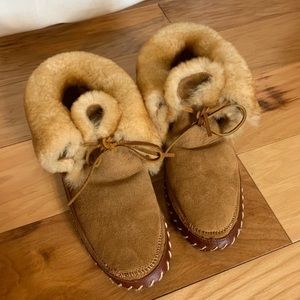 Orvis thick plush shearling slipper Mocs 6-7